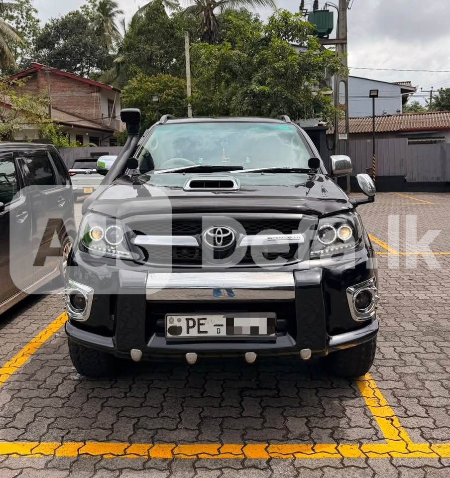 2011 Toyota  Hilux  G grade