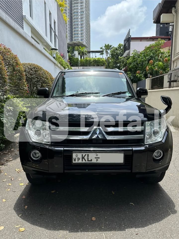 2008 Mitsubishi Montero / Pajero