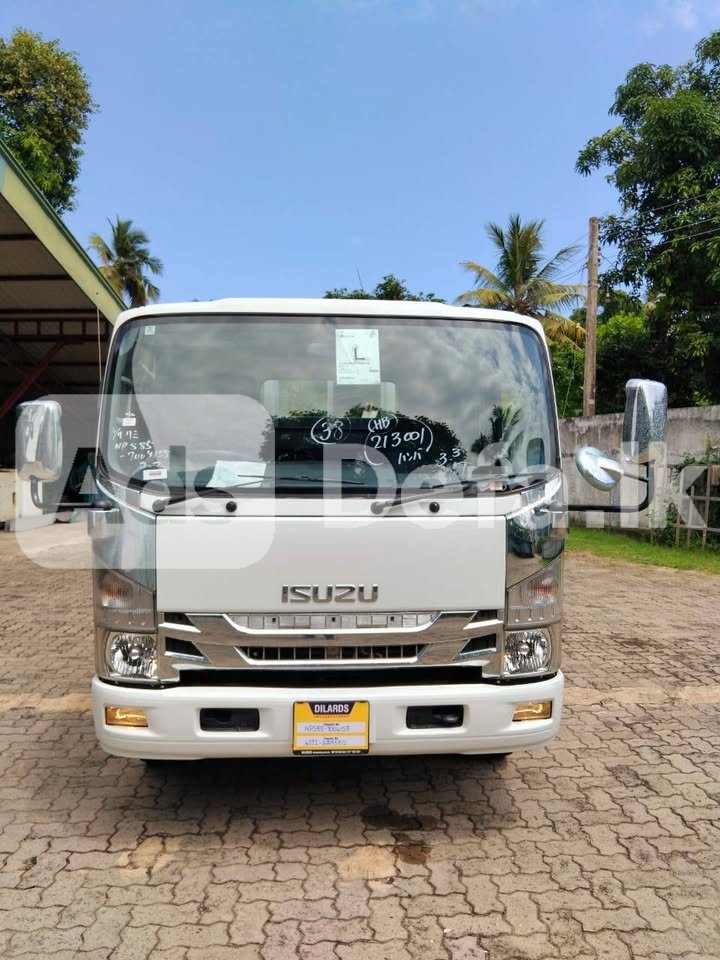 2017 Isuzu Elf