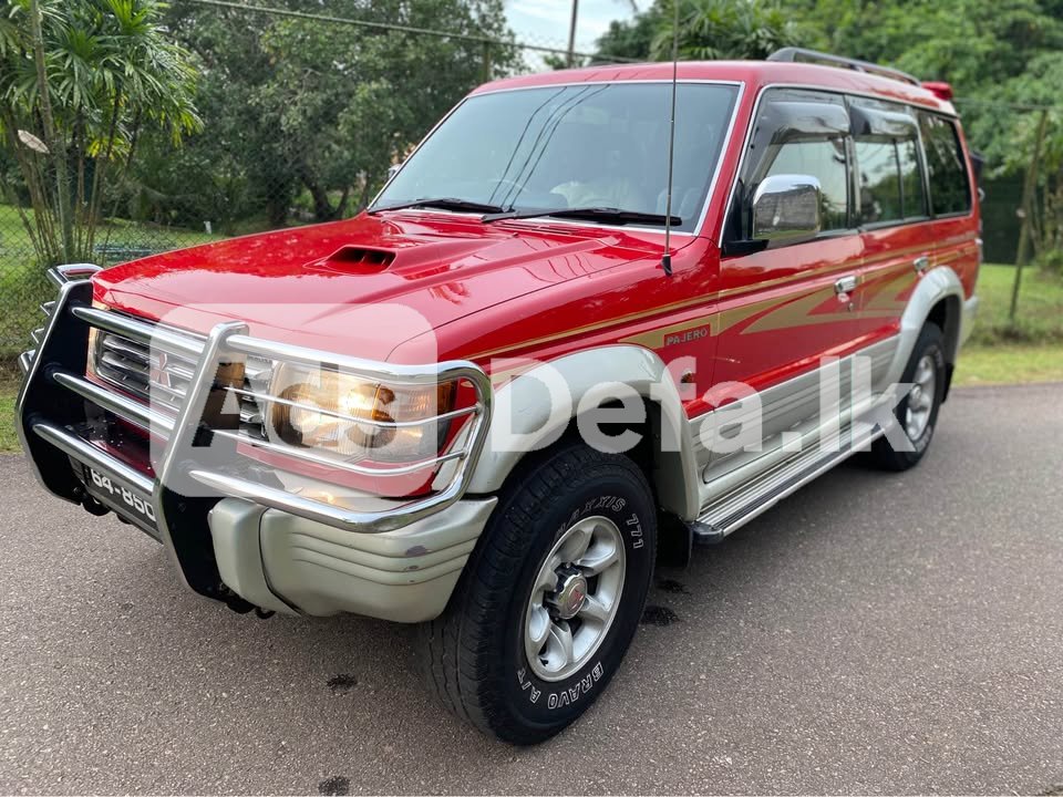 1995 Mitsubishi Montero / Pajero  GLS