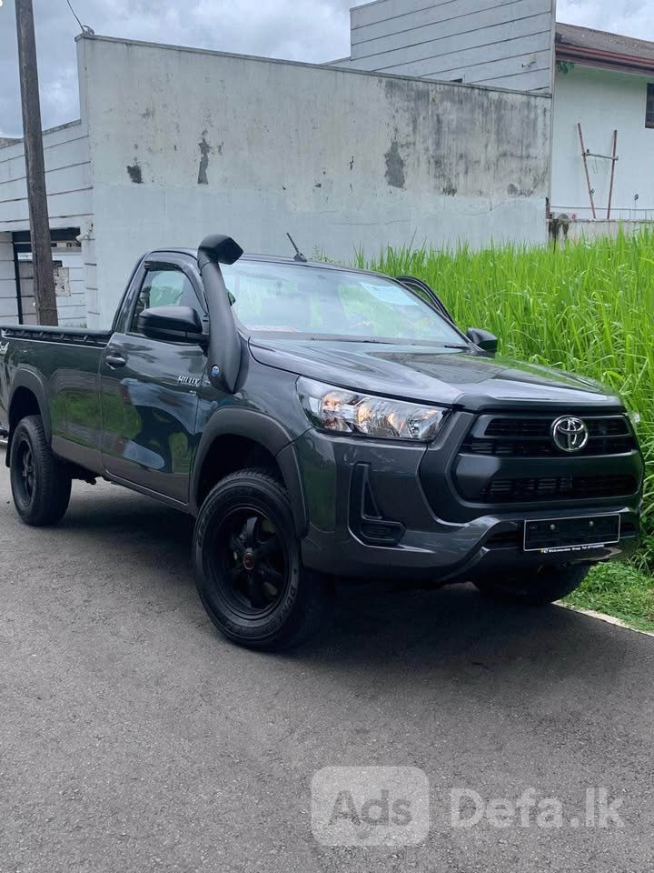 2025 Toyota  Hilux Revo