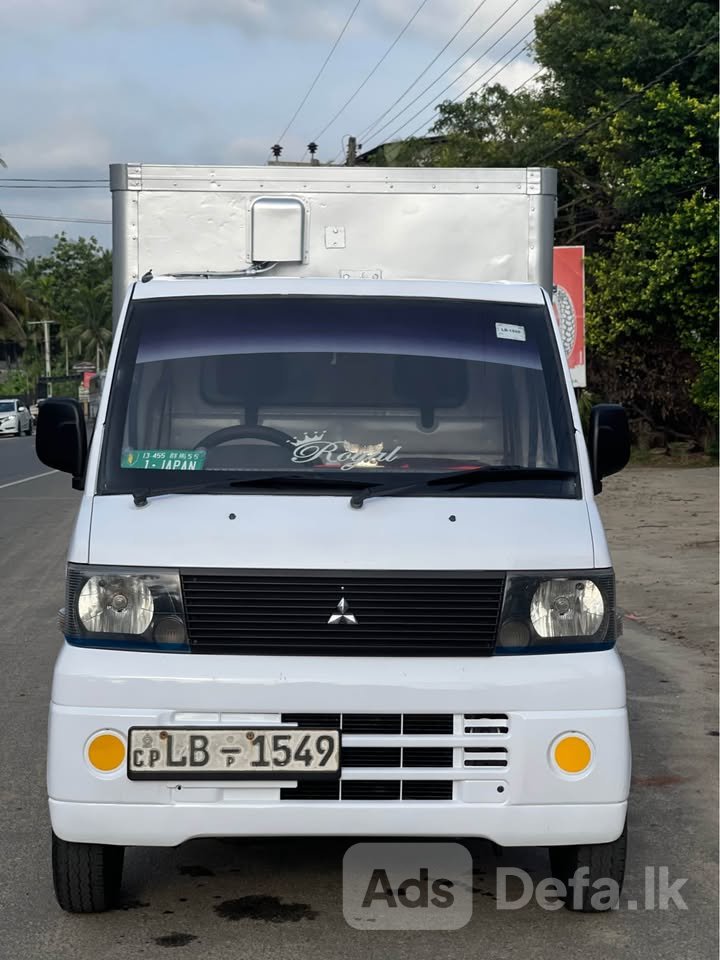 2001 Mitsubishi Minicab