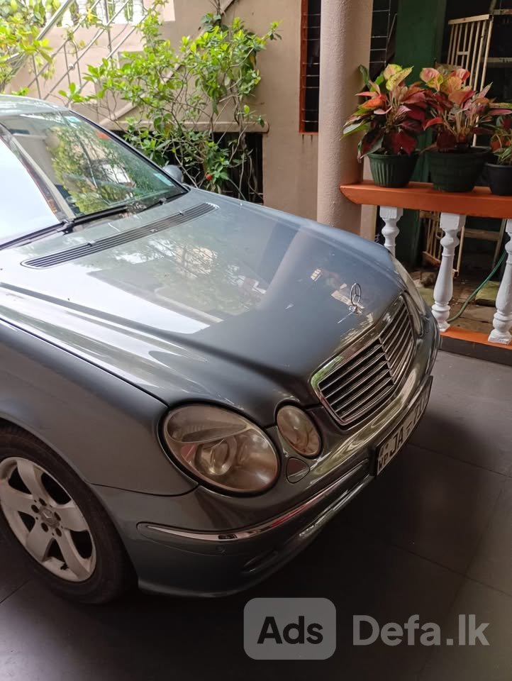 2004 Mercedes-Benz 211