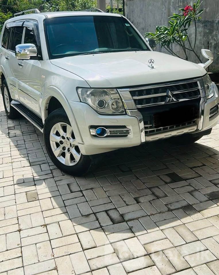 2013 Mitsubishi Montero