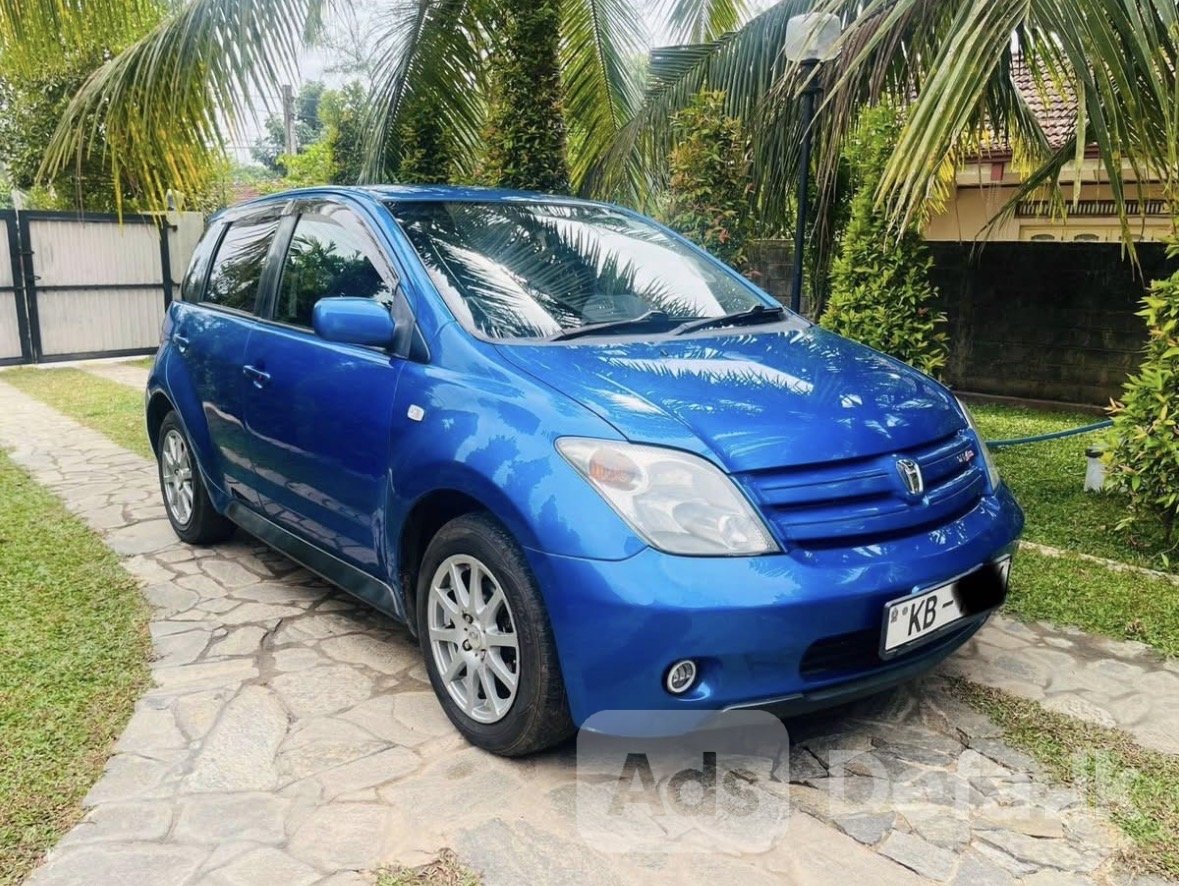 2002 Toyota IST