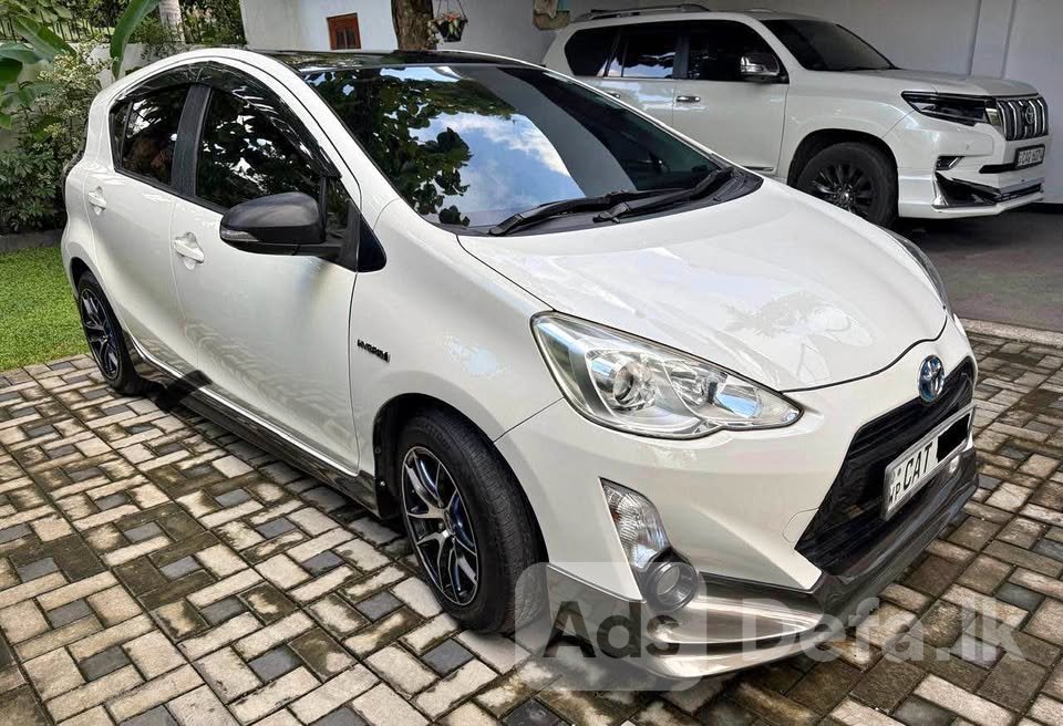 Toyota Aqua XUrban 2015