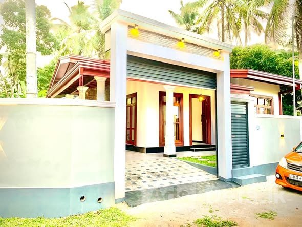 හෝමාගම හල්බරාවෙන් නව නිවසක් විකිණීමට