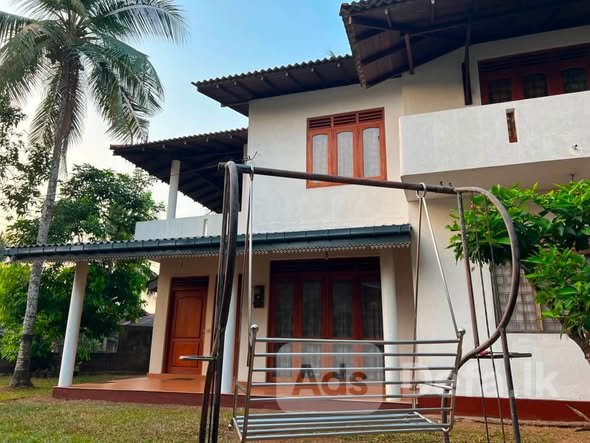 හෝමාගම වටරැකින් දෙමහල් නිවසක් විකිණීමට