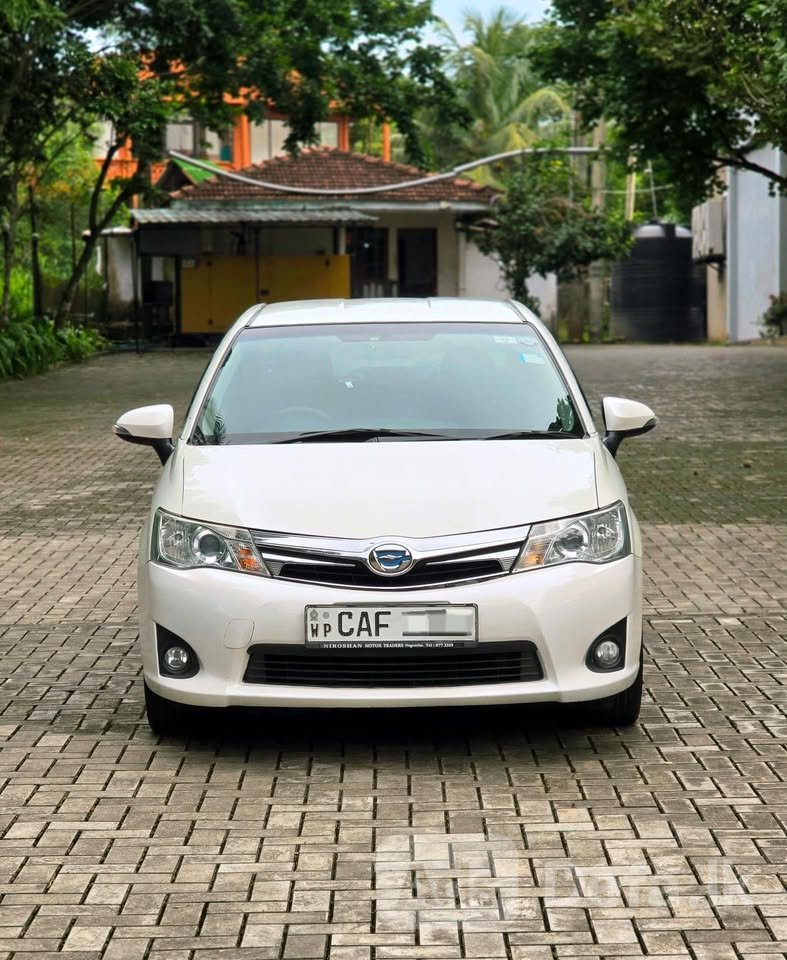Toyota Axio Hybrid 2015