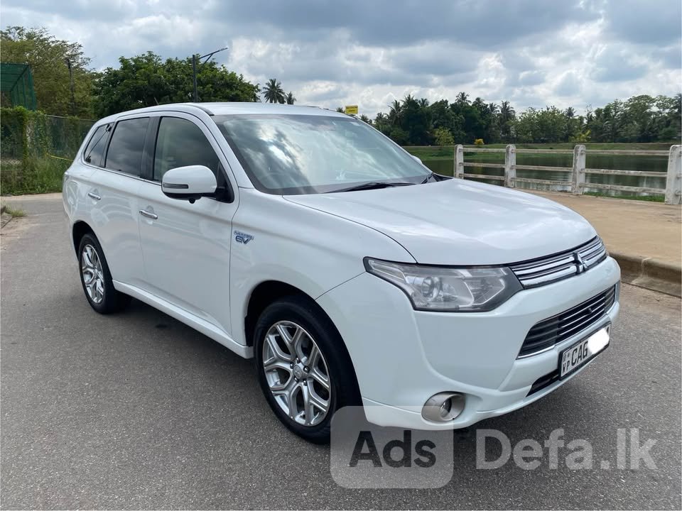 Mitsubishi Outlander PHEV 2014